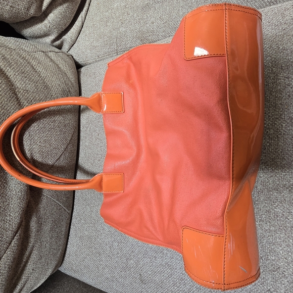 Tory Burch Orange Tote with Embossed Logo - Picture 2 of 8